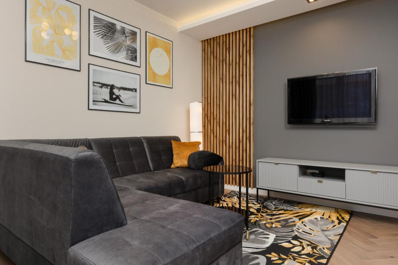 Stunning Family Apartment Ursynow With Parking & Balcony By Noclegi Renters Warsaw Exterior photo